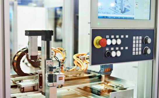 Jakie technologie wspierają produkcję nowoczesnych systemów POS?