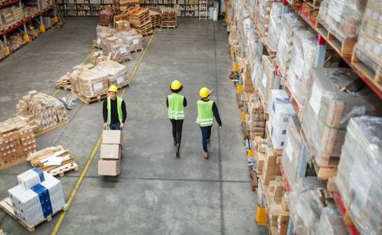 Jak relokacja maszyn wpływa na optymalizację procesów logistycznych?