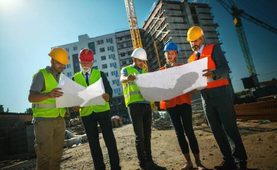 Outsourcing monterów: jakie korzyści przynosi w modernizacji infrastruktury?