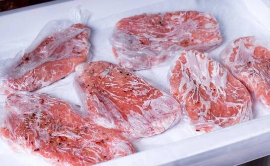 Jakie korzyści przynosi współpraca z dostawcą mrożonek dla cateringów?