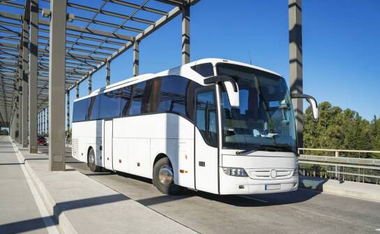 Zastosowanie autobusów 60-osobowych w przewozach eventowych