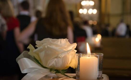 Planowanie ceremonii pogrzebowej krok po kroku – porady od specjalistów