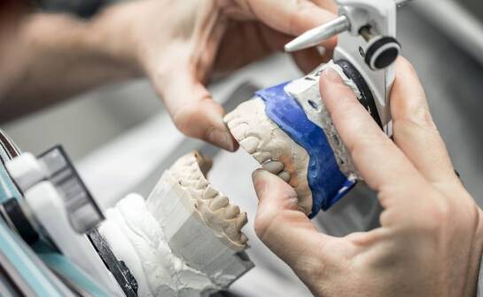 Jakie innowacje pojawiły się w dziedzinie protetyki stomatologicznej?