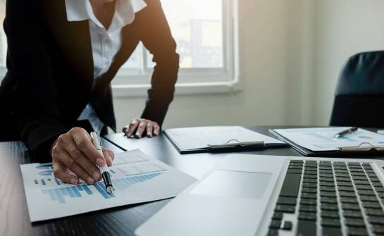 Wpływ profesjonalnej analizy finansowej na decyzję o restrukturyzacji zadłużeń