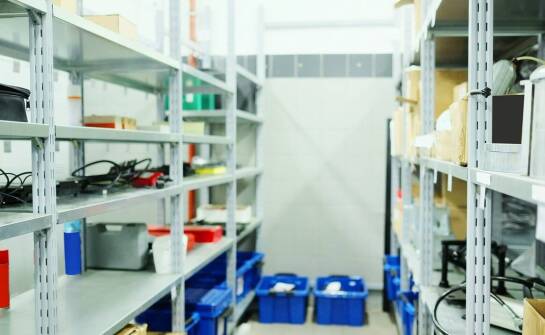 Pojemniki warsztatowe – klucz do efektywnej organizacji narzędzi w miejscu pracy