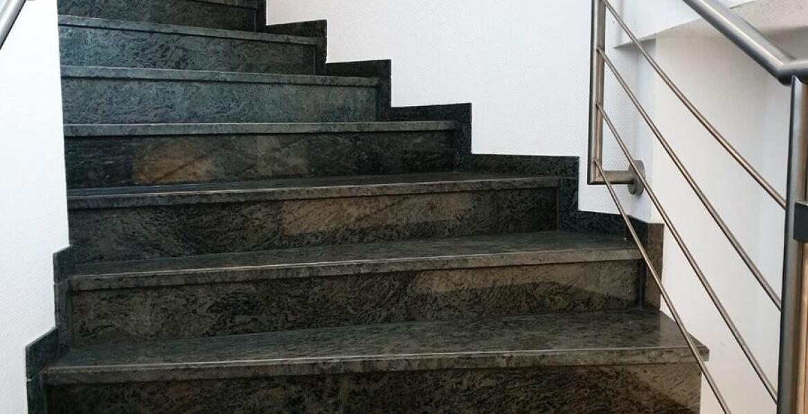 Firma kamieniarska i jej oferta na schody granitowe