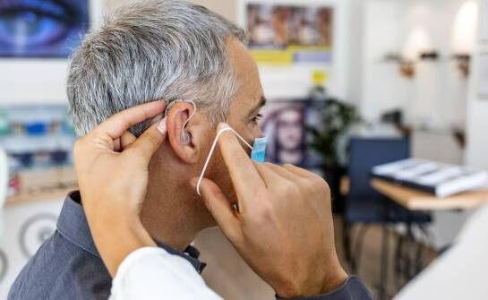 Jakie korzyści przynosi rehabilitacja słuchowa po zakupie aparatu?
