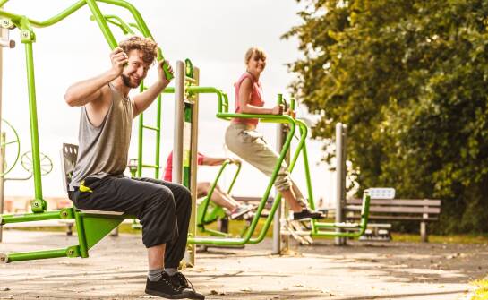 Jak street workout producent integruje nowoczesne rozwiązania w projektach?