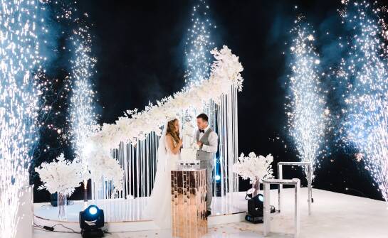 Bezpieczeństwo podczas pokazu fajerwerków: kluczowe aspekty dla spokoju młodej pary