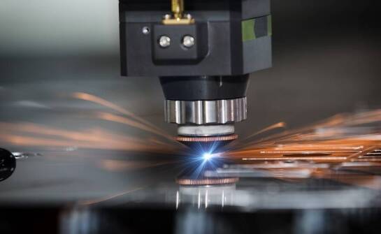Zalety cięcia laserowego w produkcji elementów dla branży lotniczej
