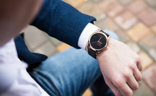 Czy Casio retro damski na ręce pasuje do formalnych okazji?