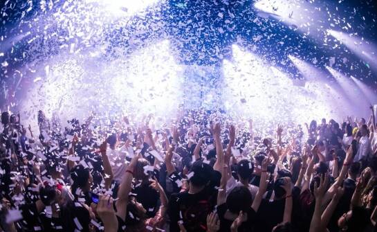 Wybór odpowiednich technologii do stworzenia spektakularnego pokazu confetti