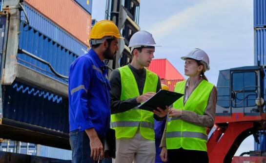 W jaki sposób rewizje celne mogą usprawnić przepływ towarów?