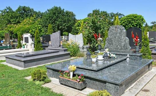 Stała opieka nad grobami: jakie korzyści płyną z regularnych usług pielęgnacyjnych?
