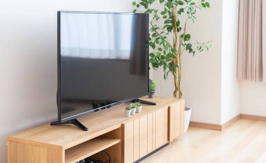 Jakie cechy powinna mieć idealna uniwersalna podstawa do telewizora?
