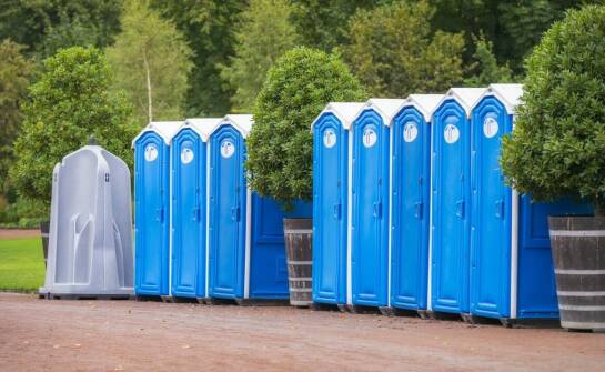 Porady dotyczące wynajmu toalet przenośnych na festiwale