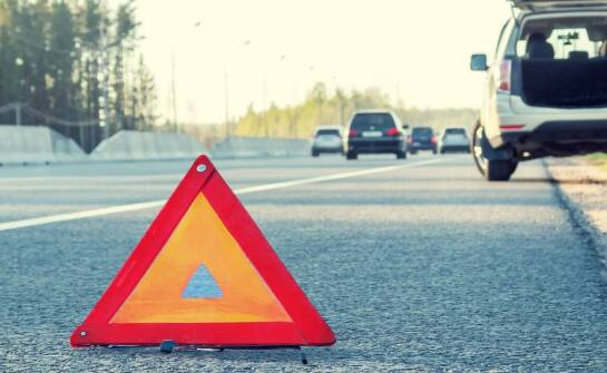 Wypadek na autostradzie A4. Jakie usługi oferuje pomoc drogowa?