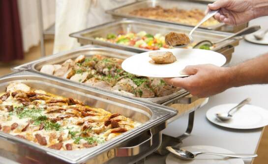 Catering bufetowy na lunch biznesowy: zalety i wady