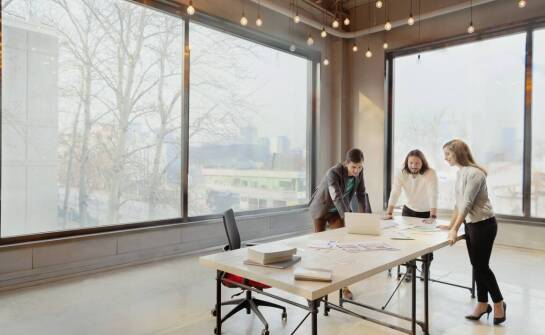 Znaczenie wysokiej jakości płyt meblowych w tworzeniu funkcjonalnych przestrzeni dla osób z ograniczoną mobilnością