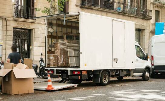 Organizacja przeprowadzki z firmą transportową – krok po kroku
