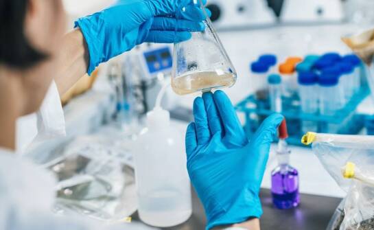 Znaczenie atestów dla bezpieczeństwa użytkowania środków chemicznych w firmach