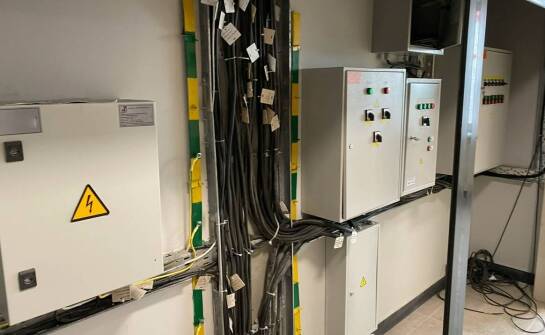 Jak puszka hermetyczna wpływa na efektywność energetyczną instalacji?