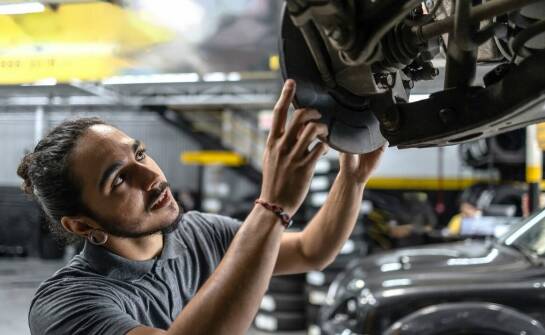 Jak badania szczelności helem zwiększają prestiż produktów w branży motoryzacyjnej?
