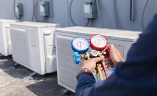 Znaczenie regularnych przeglądów klimatyzacji z użyciem gazu z uszczelniaczem