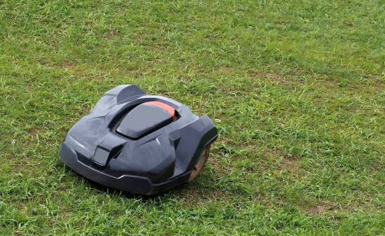 Głowica do kosy spalinowej – jak poprawić komfort pracy dzięki nowoczesnym rozwiązaniom?