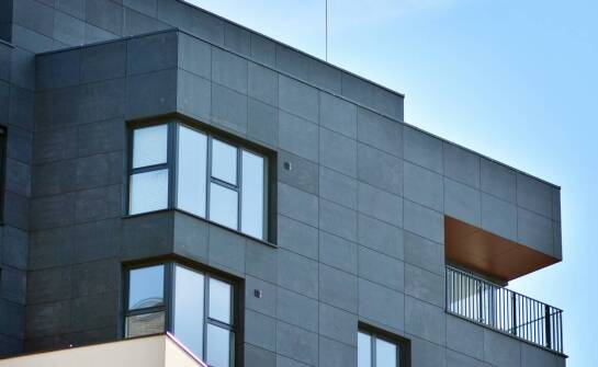 Czy parapety ceramiczne są odporne na blaknięcie spowodowane intensywnym nasłonecznieniem?