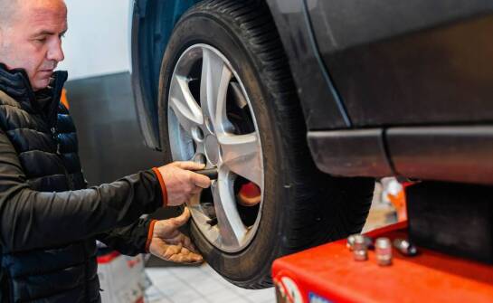 Jak wyważyć felgi aluminiowe w BMW E45 dla lepszego komfortu jazdy?