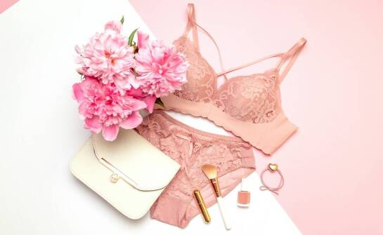 Moda damska w sklepie internetowym – przegląd najnowszych trendów i stylizacji