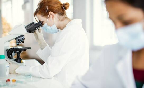 Jakie możliwości daje leczenie pod mikroskopem w stomatologii?