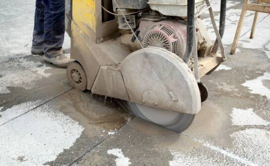 Otowrnica do betonu 200 mm – jakie są jej główne zalety w pracach budowlanych?