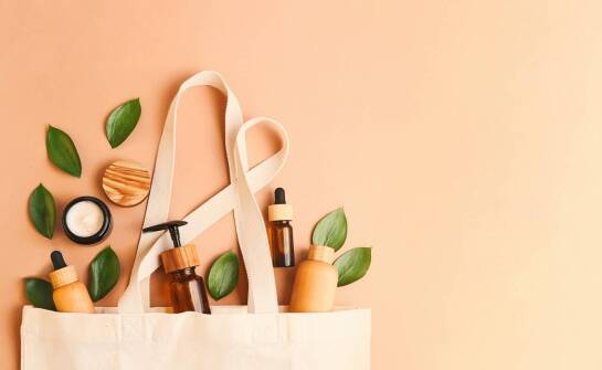 Woreczki foliowe z taśmą klejącą – idealne do pakowania produktów kosmetycznych