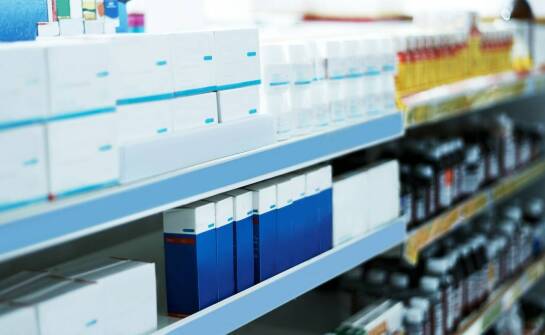 Zastosowanie regałów półkowych w sektorze farmaceutycznym – co warto wiedzieć?