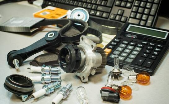 Dlaczego warto inwestować w używane części samochodowe zamiast nowych?