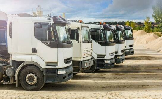Zalety korzystania z pojazdów Taz Mercedes w logistyce