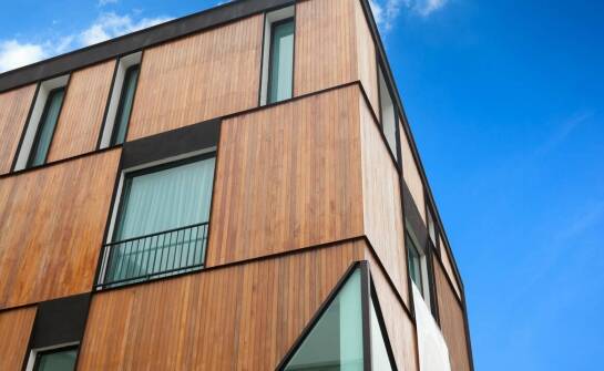Korzyści z inwestycji w deskę elewacyjną impregnowaną ciśnieniowo