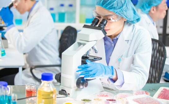 Jakie jednostki chorobowe można zdiagnozować dzięki testom genetycznym oferowanym przez laboratoria?