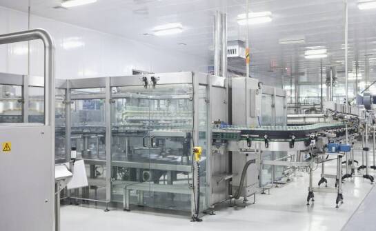 Jak napełniarka do butelek wspiera zrównoważony rozwój produkcji?