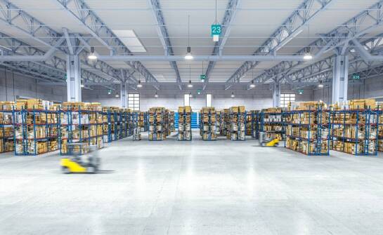 Zastosowanie robotów mobilnych AGV/AMR w zarządzaniu przestrzenią magazynową