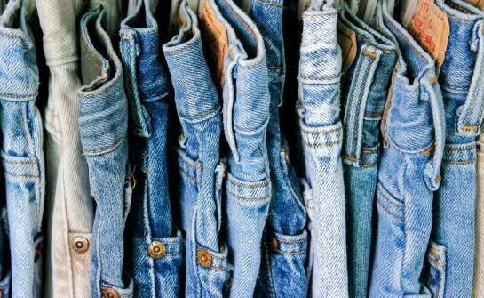 Dlaczego warto mieć w szafie różnorodne modele spodni jeansowych?
