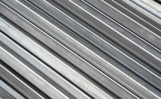 Jakie są kluczowe właściwości korytek ze stali nierdzewnej dla branży elektrotechnicznej?