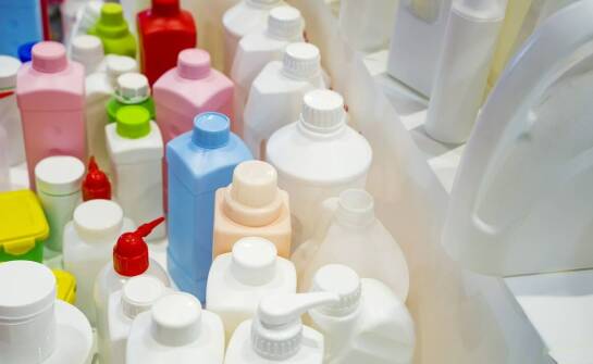 Jakie korzyści płyną z wyboru kanistrów z tworzyw sztucznych dla przemysłu chemicznego?