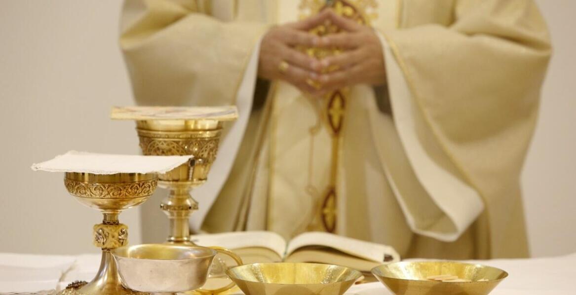 Zrozumienie symboliki w sztuce sakralnej rzymskich kościołów