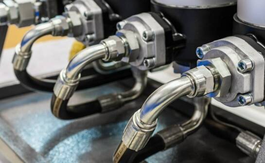 Rola węży hydraulicznych w systemach siłowych – co warto wiedzieć?