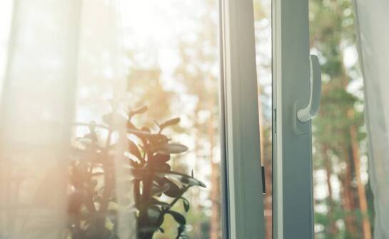 Zalety okien PCV w kontekście trwałości i odporności na warunki atmosferyczne