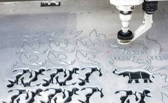 Efektywność cięcia grubych materiałów wodą