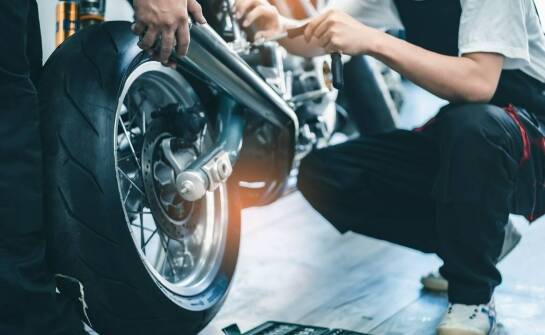 Jak przygotować się do sezonu z motocyklem enduro 250 4T?